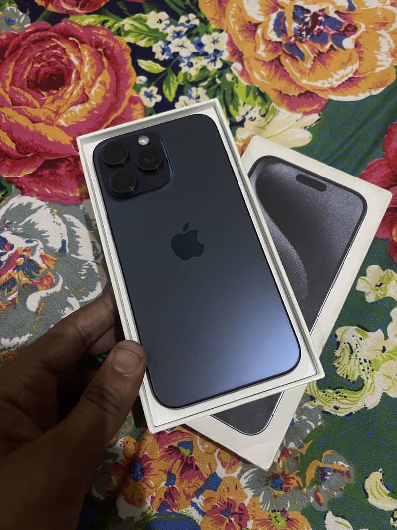 Apple iPhone 15 Pro Max 4
