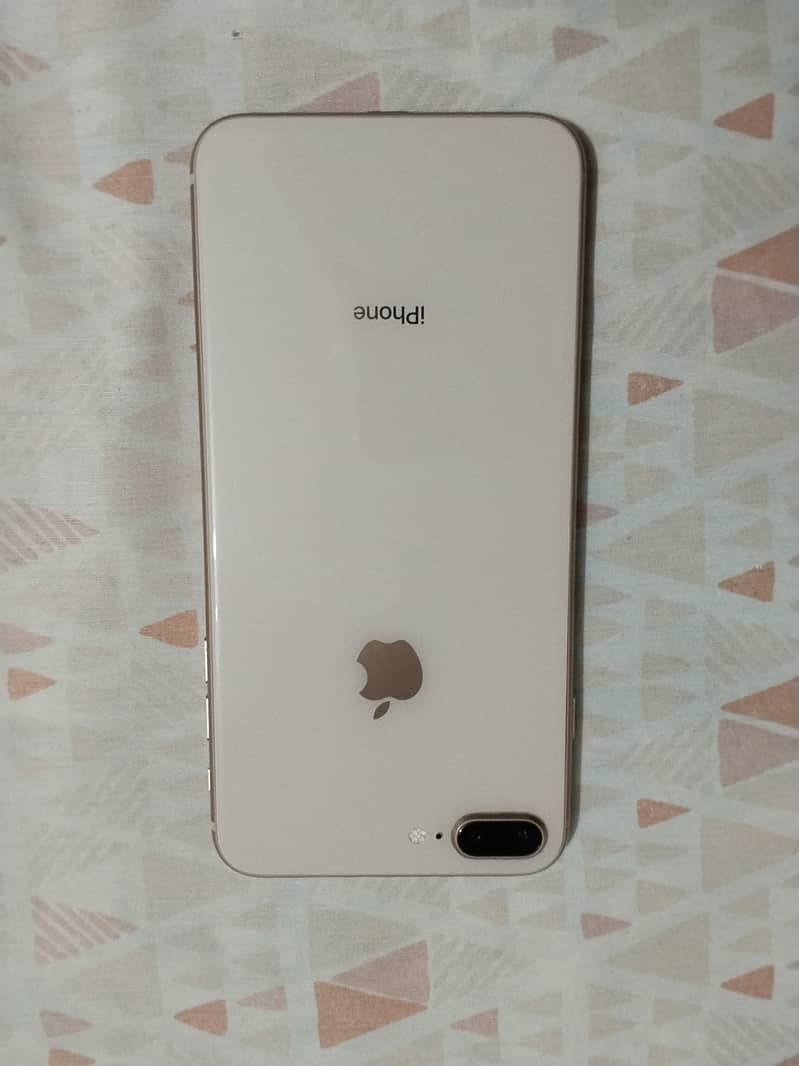 Apple iPhone 8 Plus 1