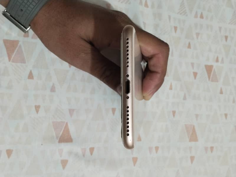 Apple iPhone 8 Plus 4