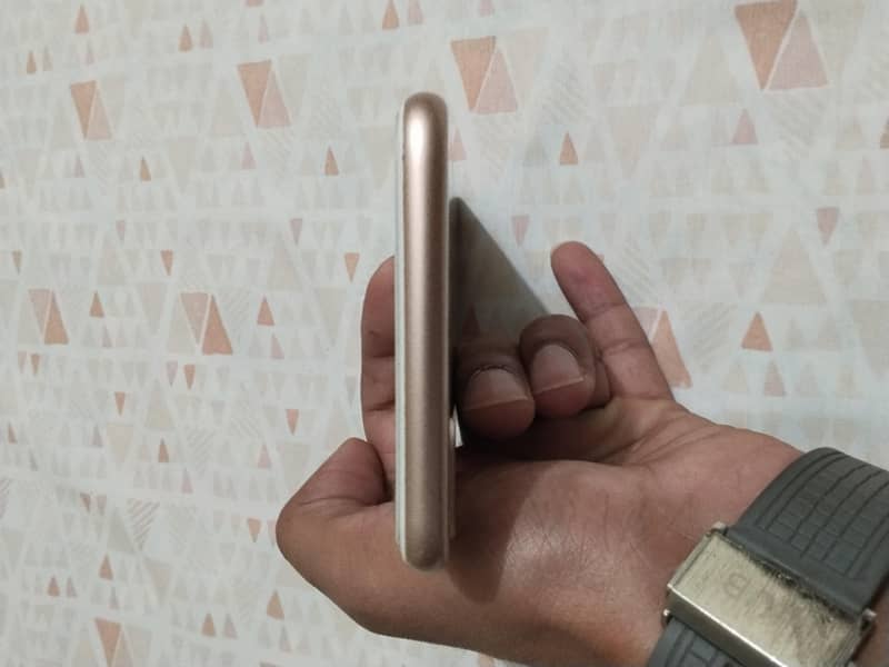 Apple iPhone 8 Plus 5