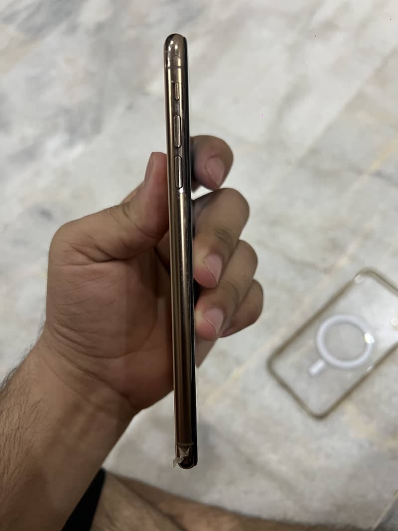 Apple iPhone XS Max 5