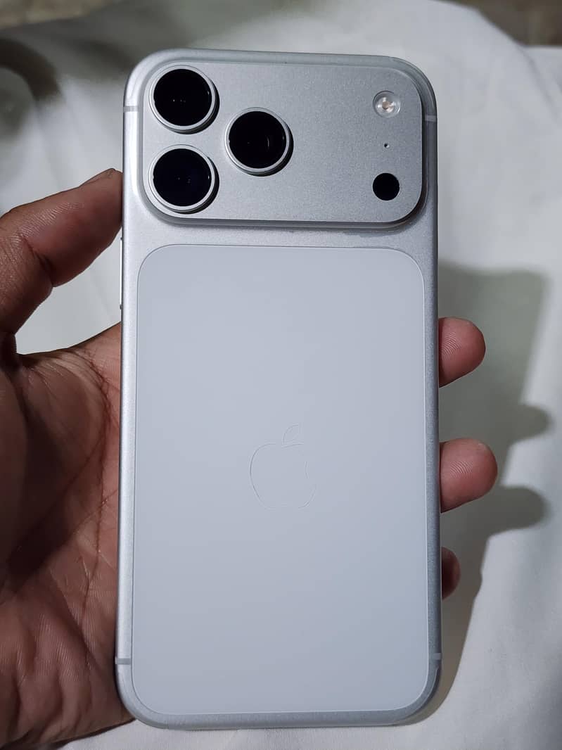 Apple iPhone 17 Pro Max sim time 0