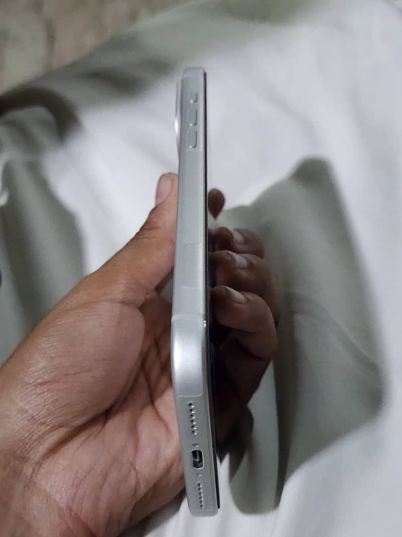 Apple iPhone 17 Pro Max sim time 4