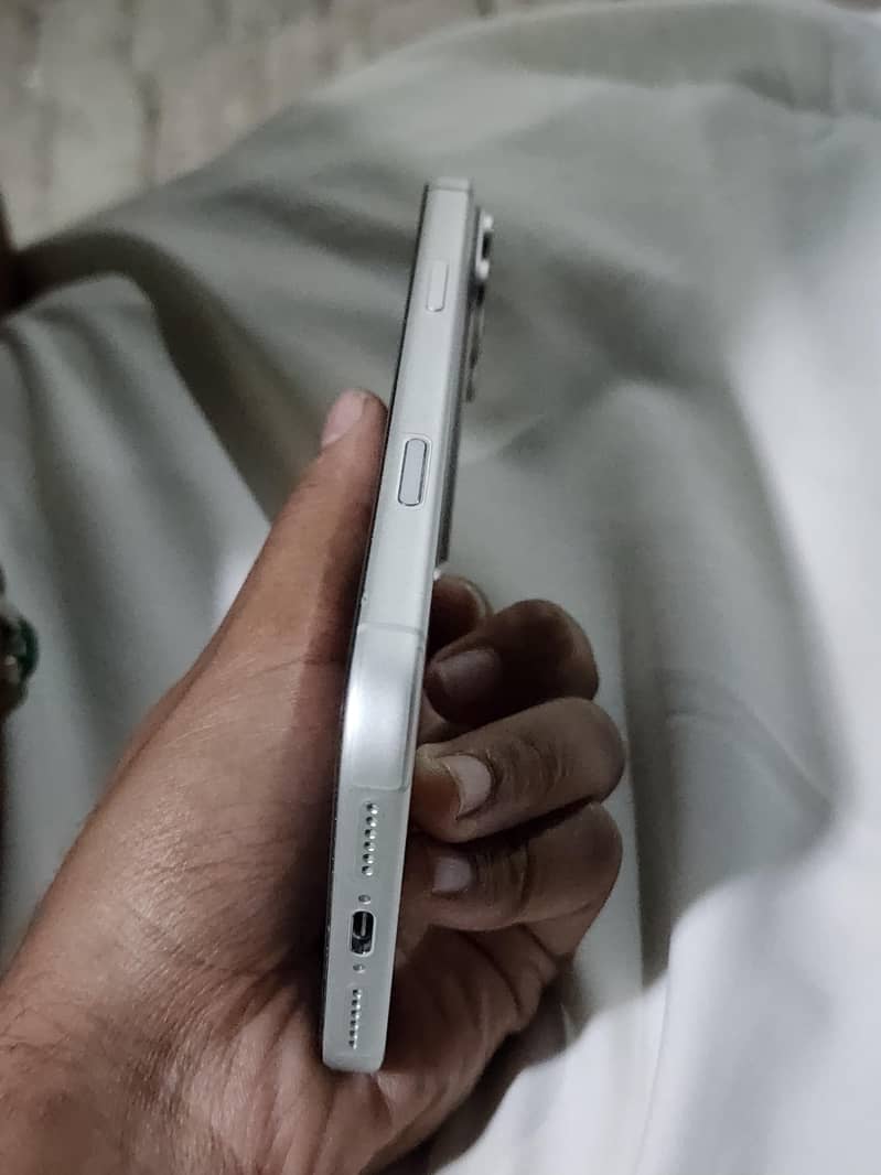 Apple iPhone 17 Pro Max sim time 5
