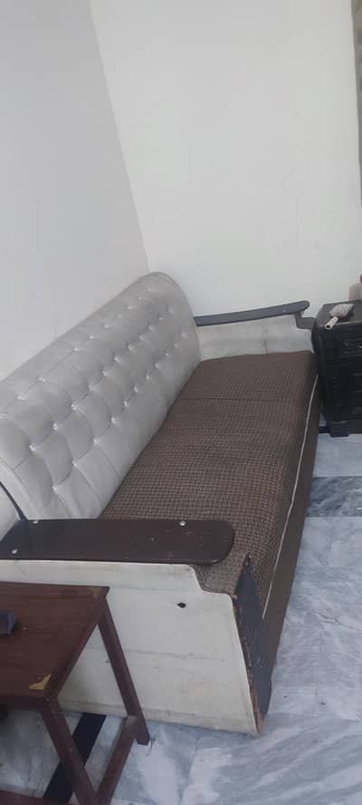 3 + 1 + 1 + Dewan for sale