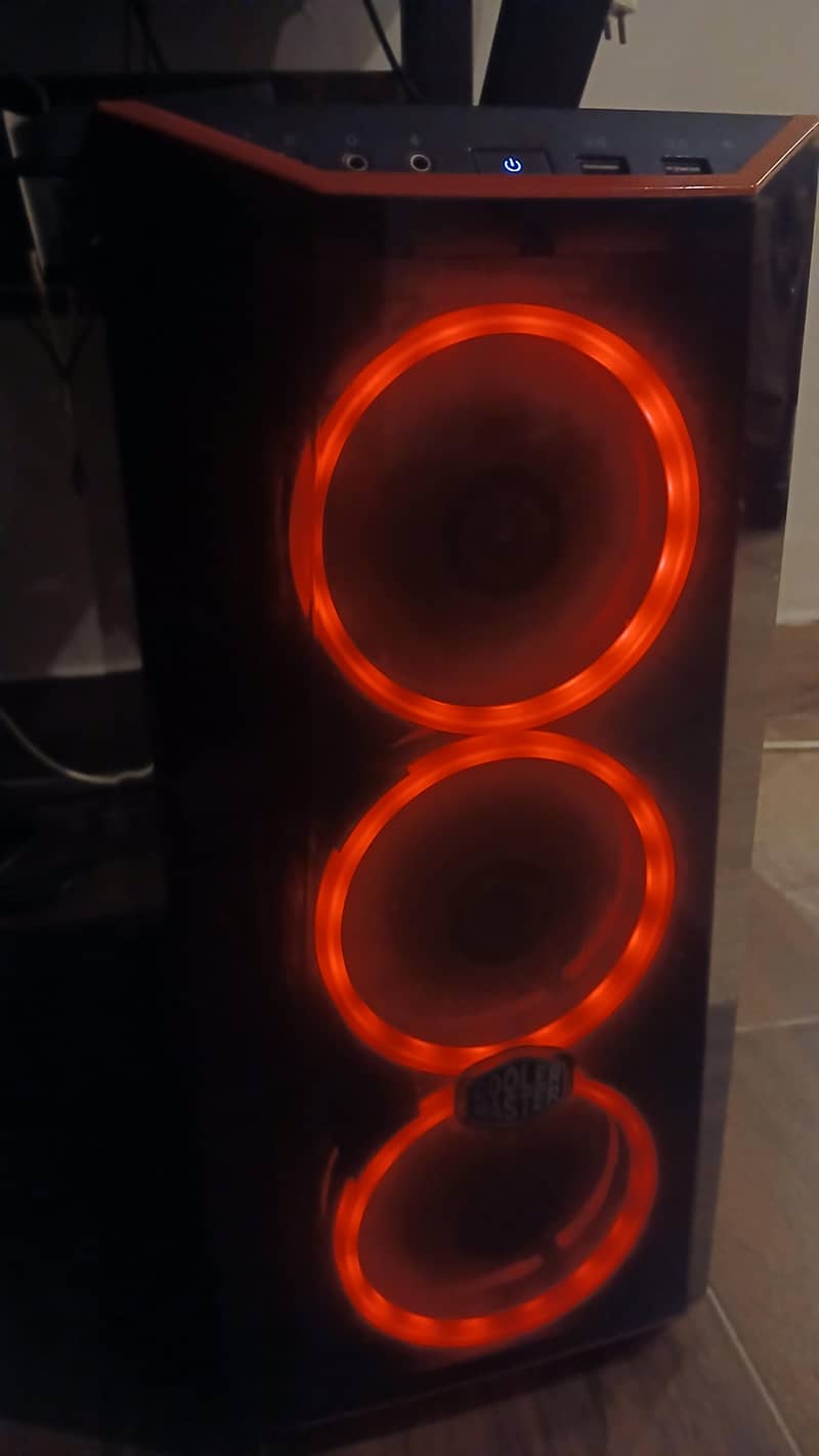Gaming pc with screen 0