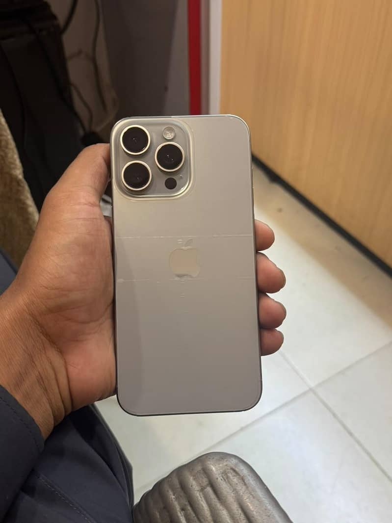 Apple iPhone 15 Pro Max 0