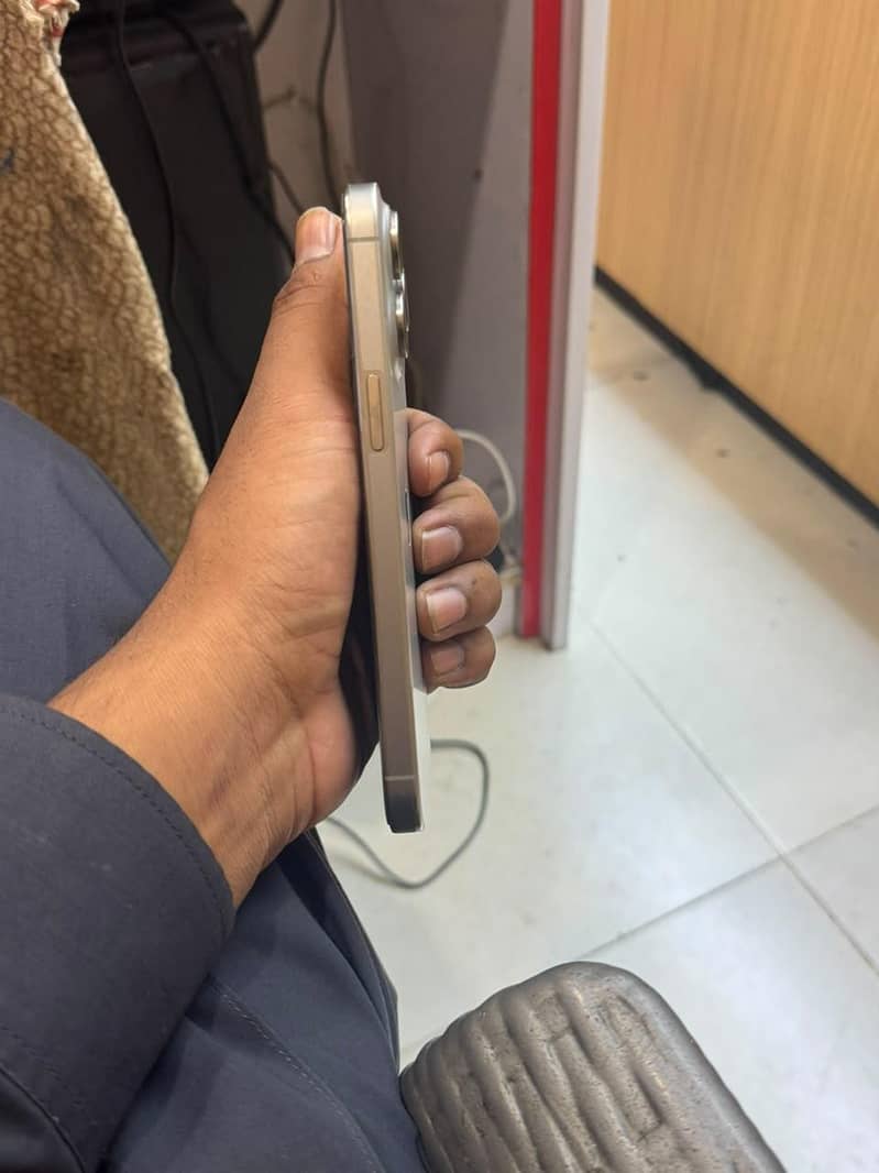 Apple iPhone 15 Pro Max 3