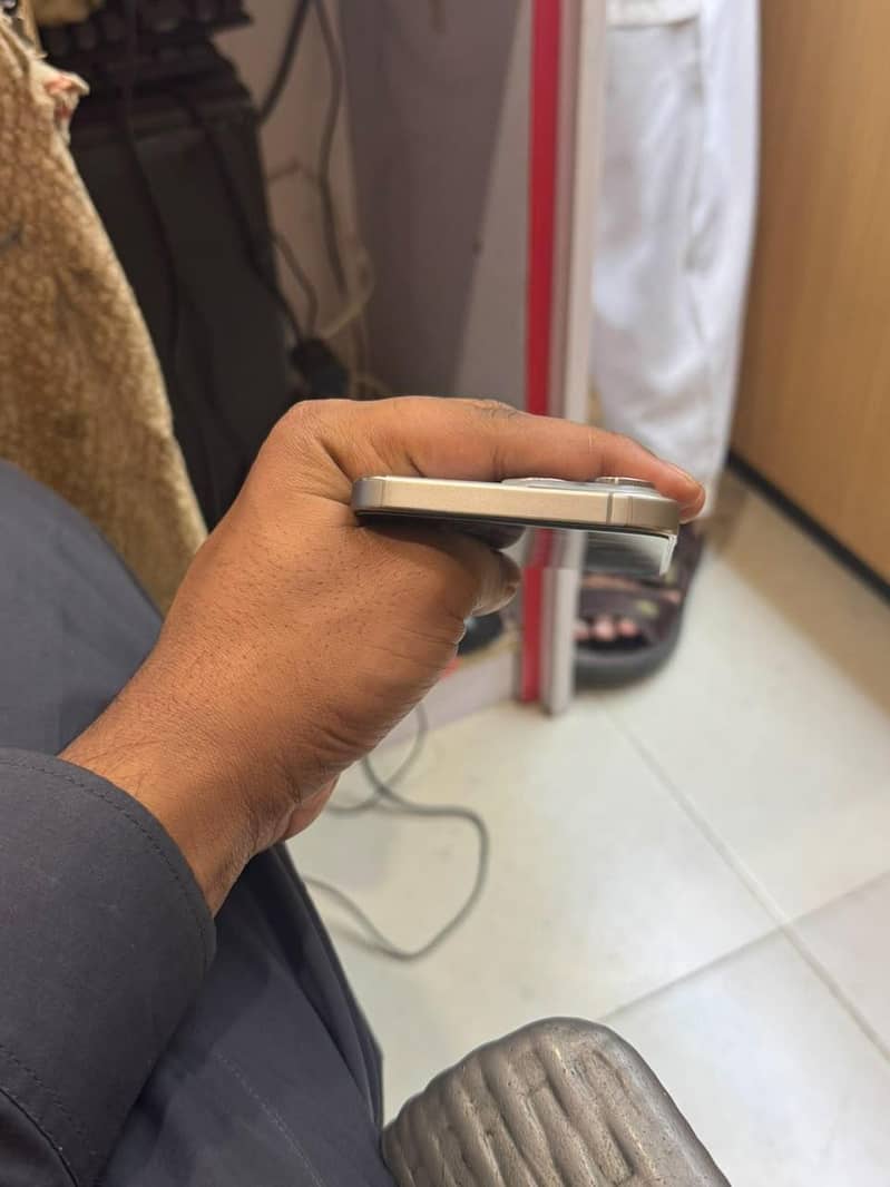 Apple iPhone 15 Pro Max 4