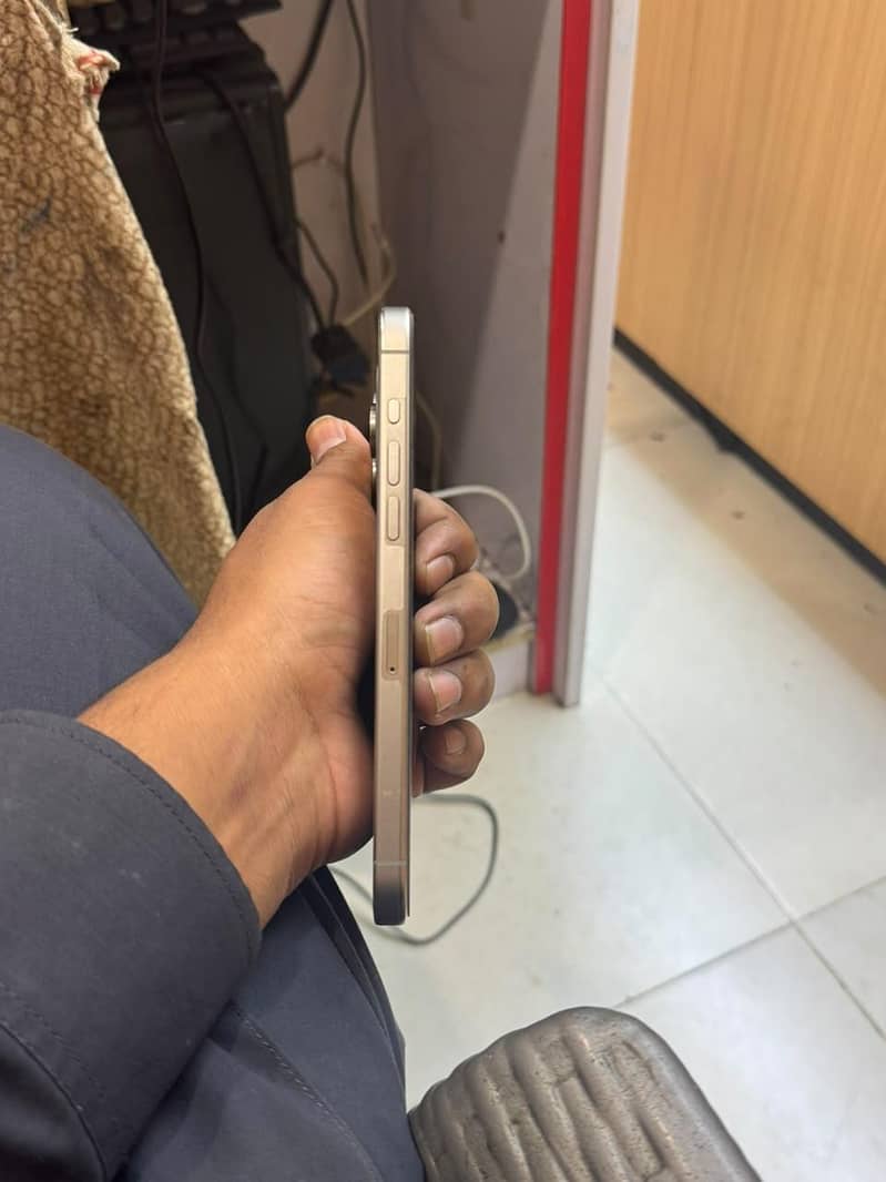 Apple iPhone 15 Pro Max 5