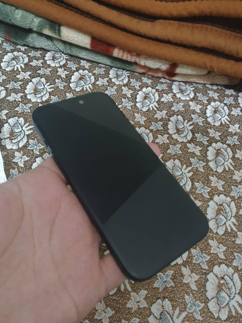 Apple iPhone 15 6