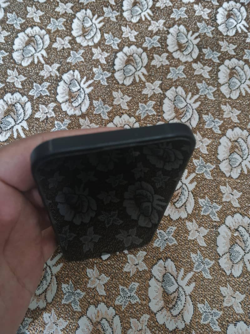 Apple iPhone 15 8