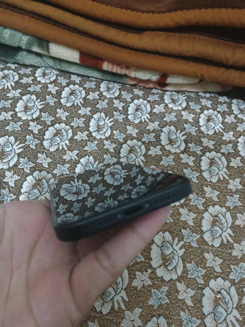 Apple iPhone 15 9