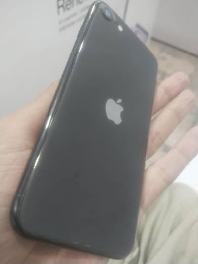 Apple iPhone SE pta Rs . 30000