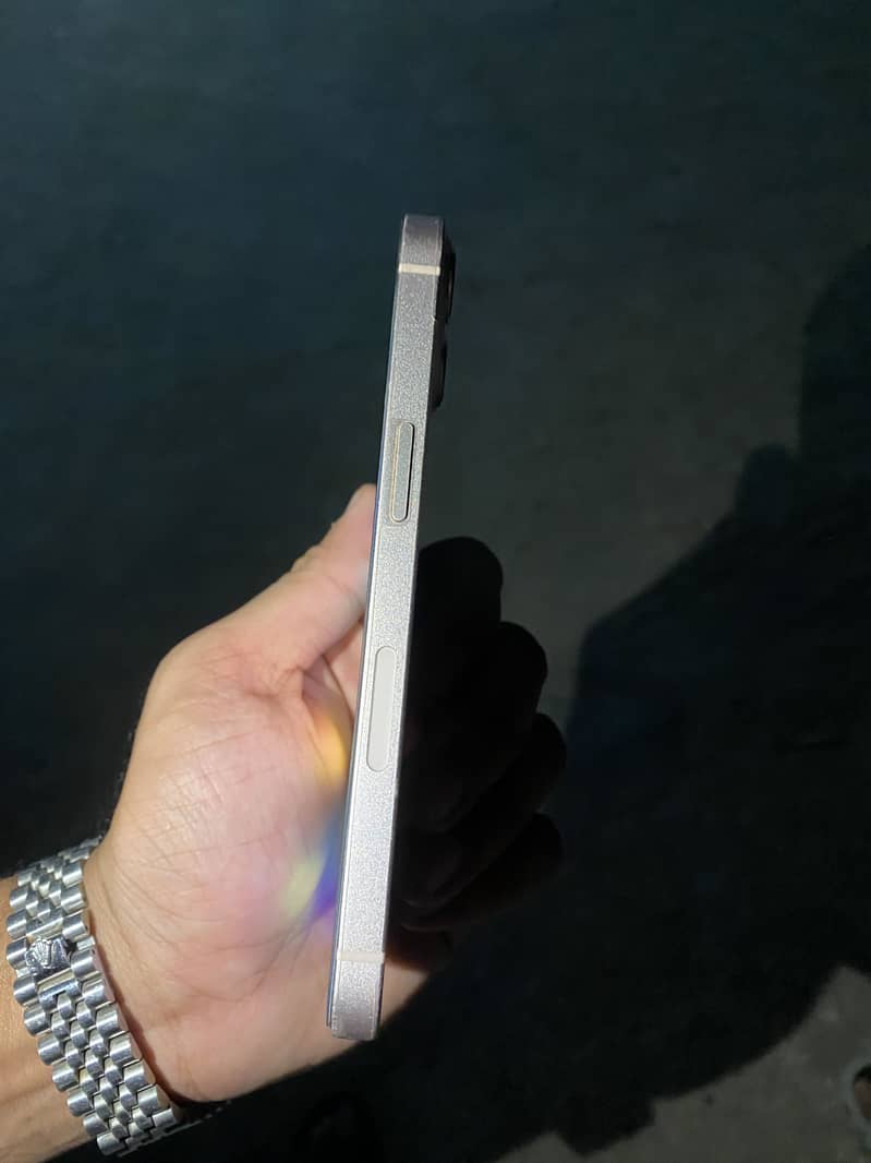 Apple iPhone 13 4
