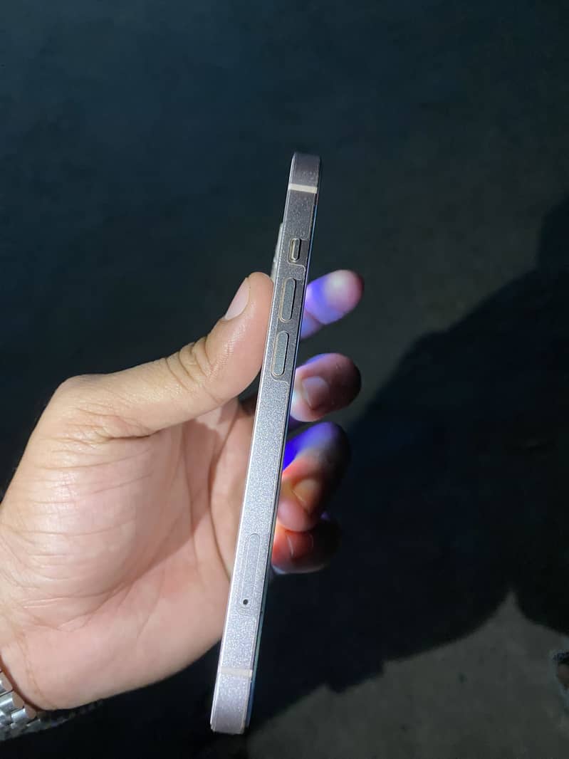 Apple iPhone 13 5