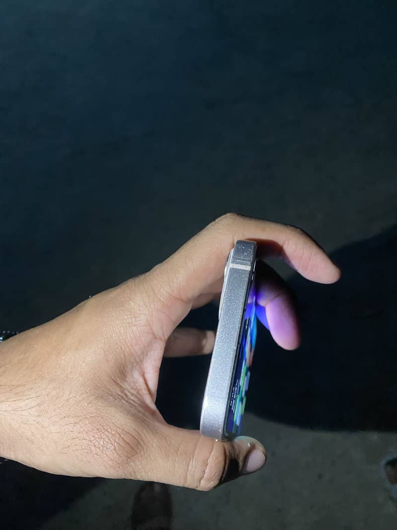 Apple iPhone 13 6
