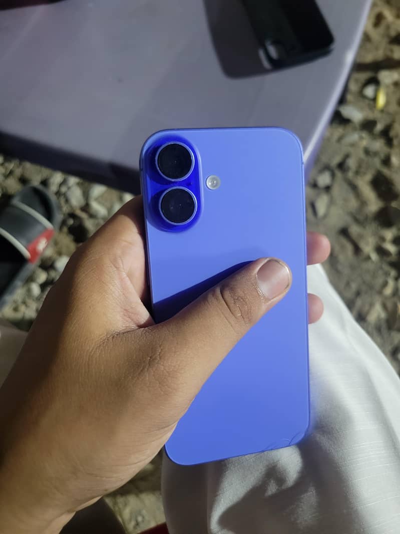 Apple iPhone 16 2