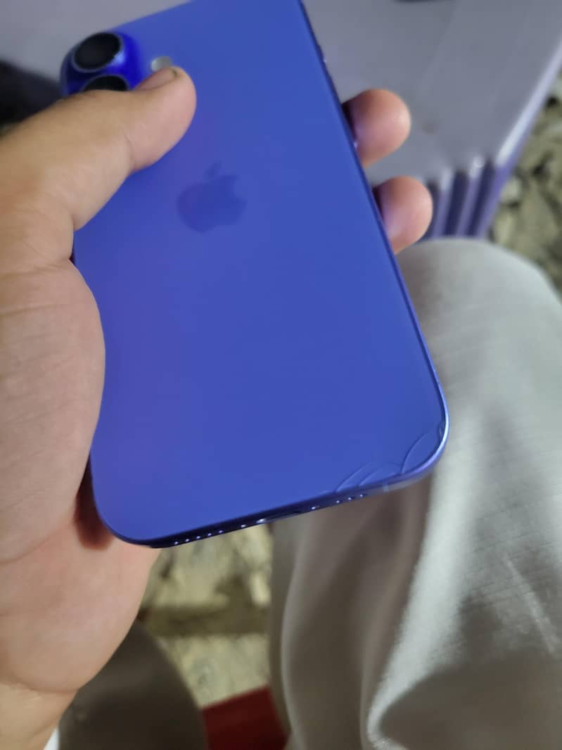 Apple iPhone 16 3
