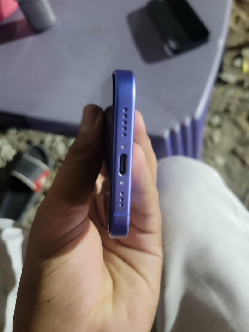 Apple iPhone 16 4