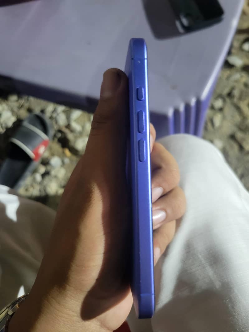 Apple iPhone 16 5