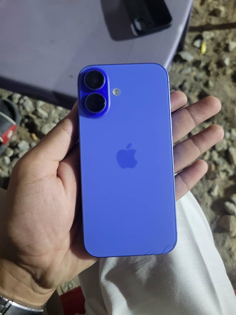 Apple iPhone 16 6