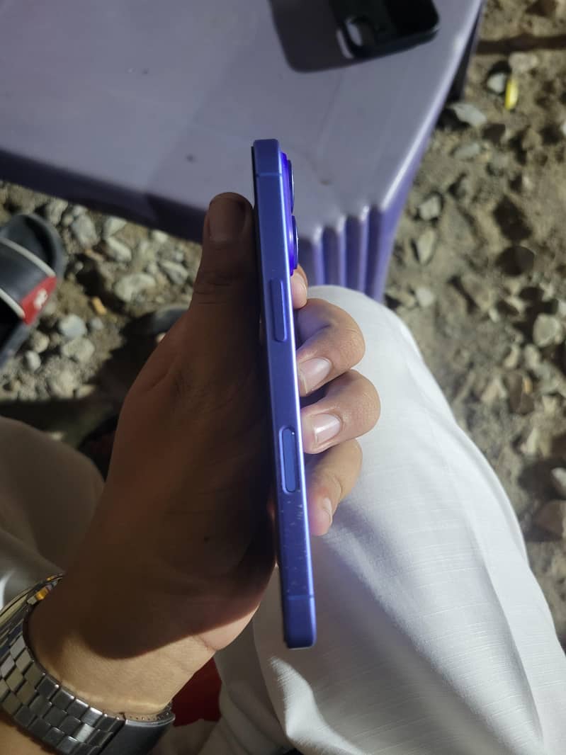 Apple iPhone 16 7