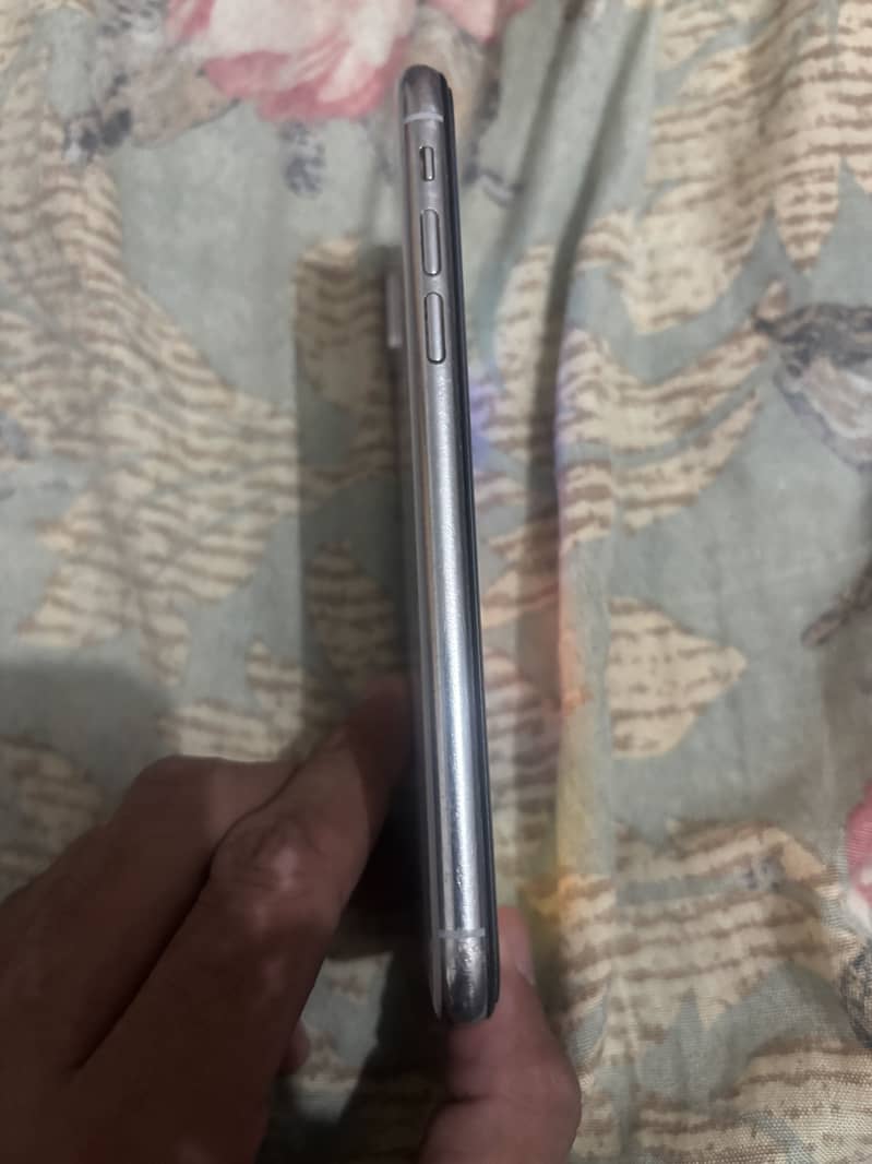 Apple iPhone X 3