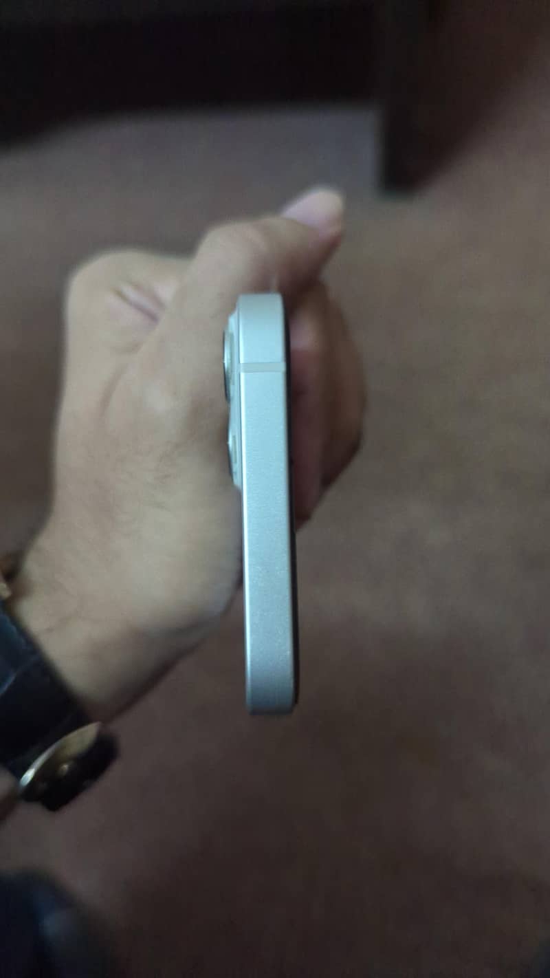 Apple iPhone 13 4