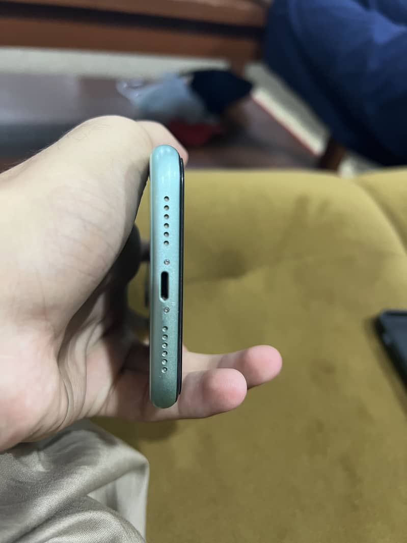 Apple iPhone 11 3