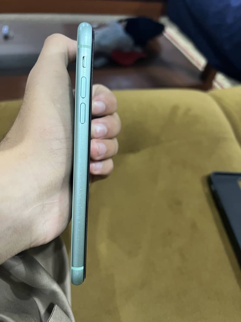 Apple iPhone 11 4