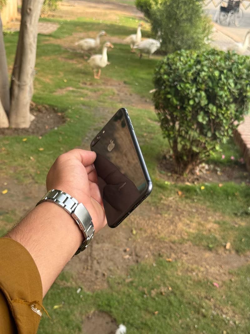 Apple iPhone 8 Plus 0