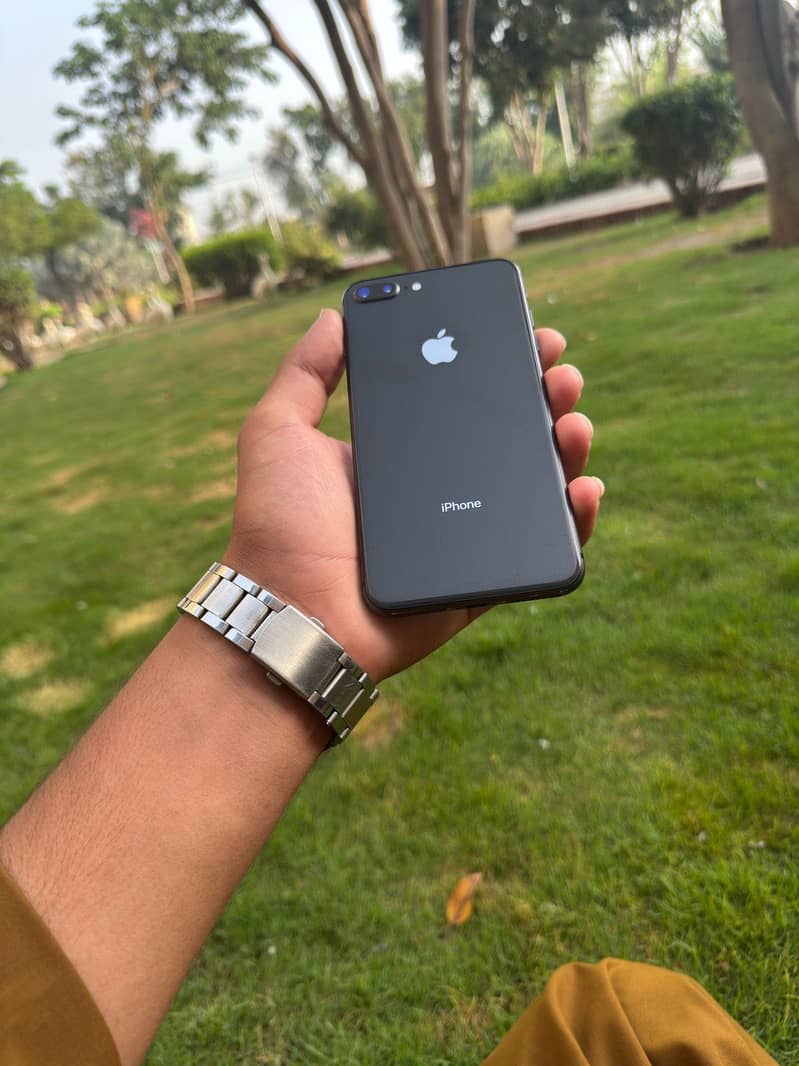 Apple iPhone 8 Plus 2