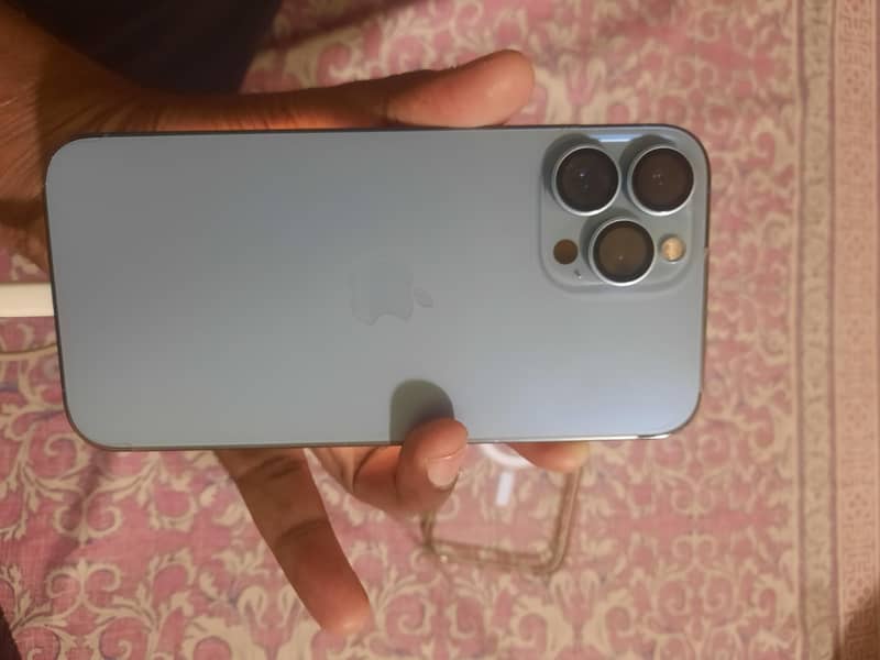 Apple iPhone 13 Pro Max 3