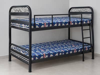 ek bed uper hai or ek doable bed niche hai kids ka Liya bhot achi hai