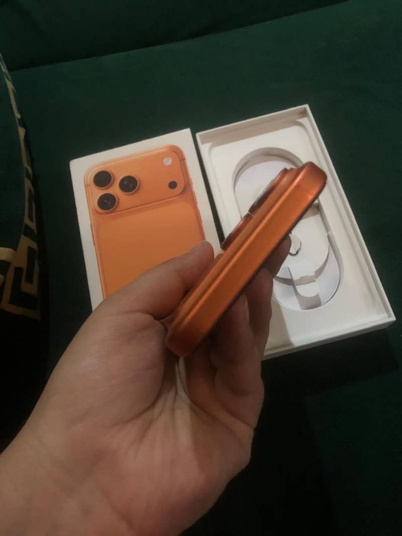 Apple iPhone 17 Pro Max 4