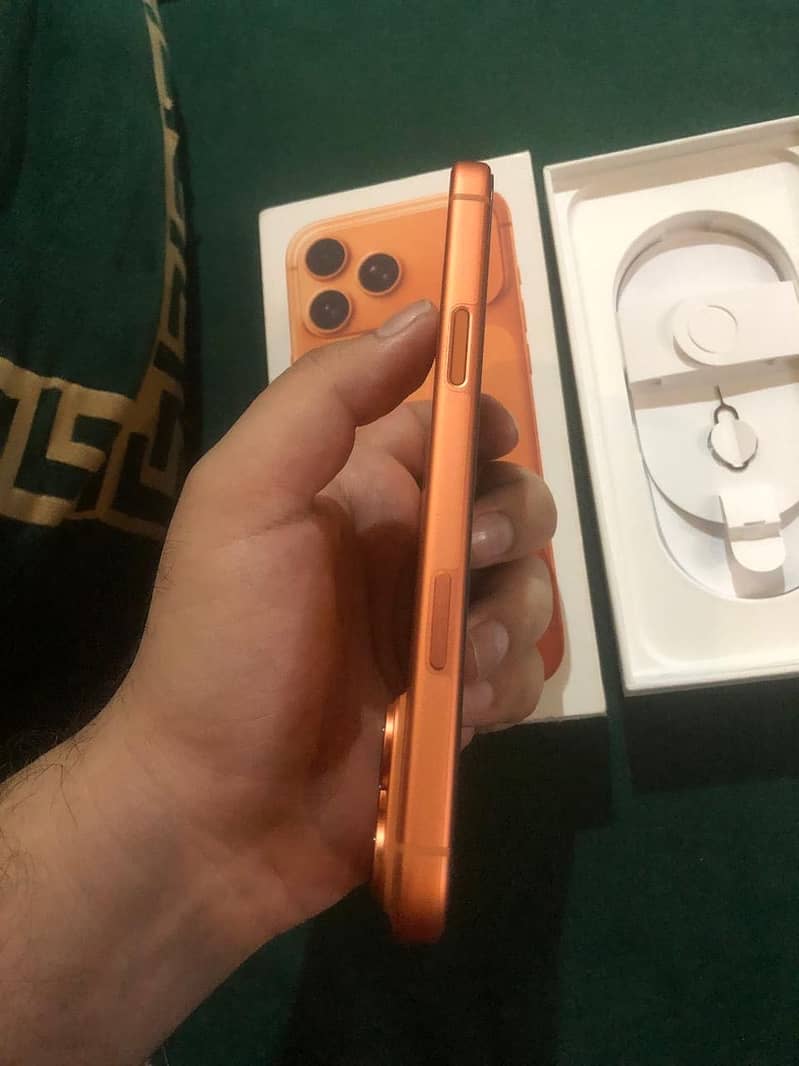 Apple iPhone 17 Pro Max 6