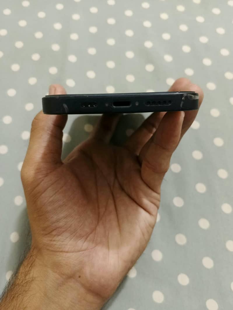 Apple iPhone 13 4
