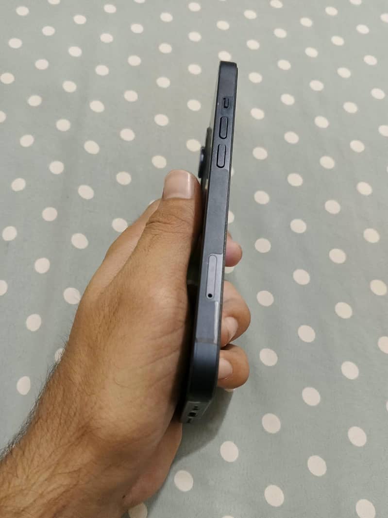 Apple iPhone 13 5