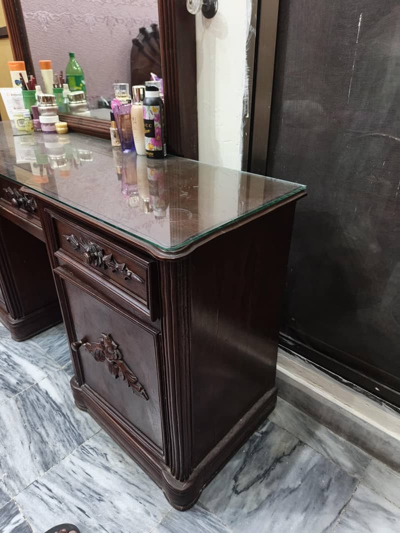 dressing table 1