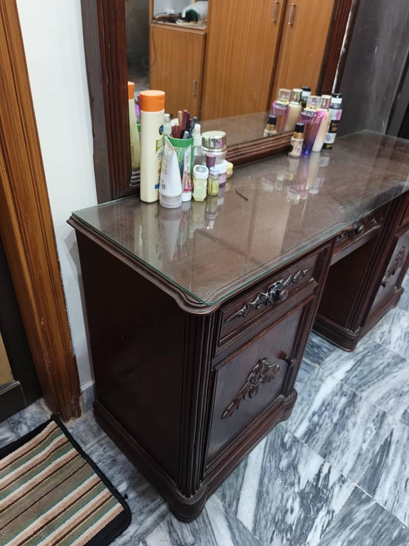 dressing table 2