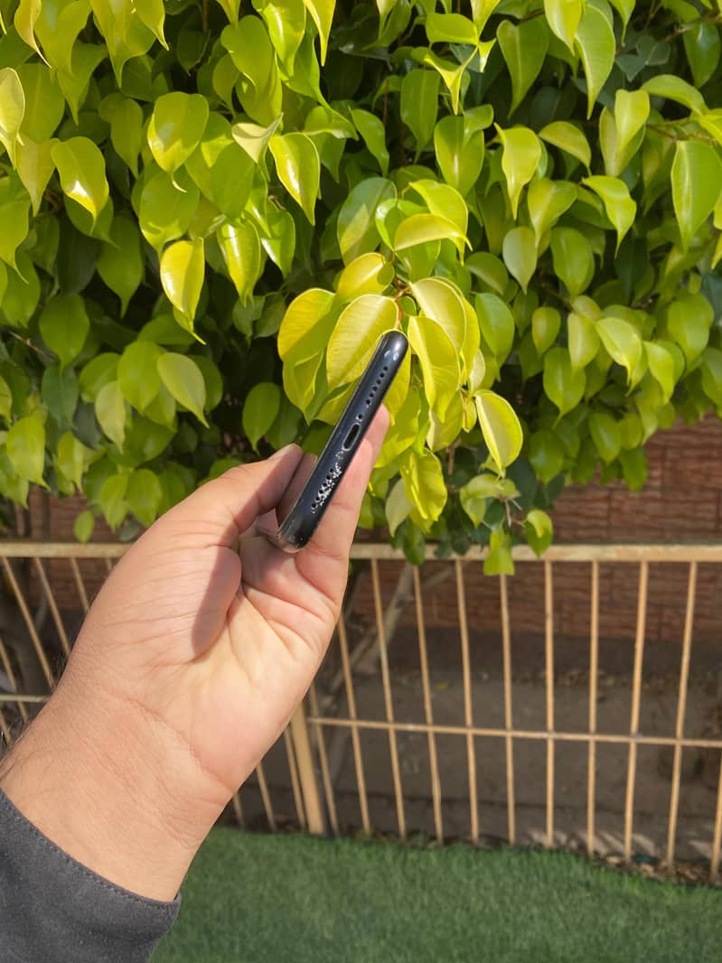 iPhone XR 1