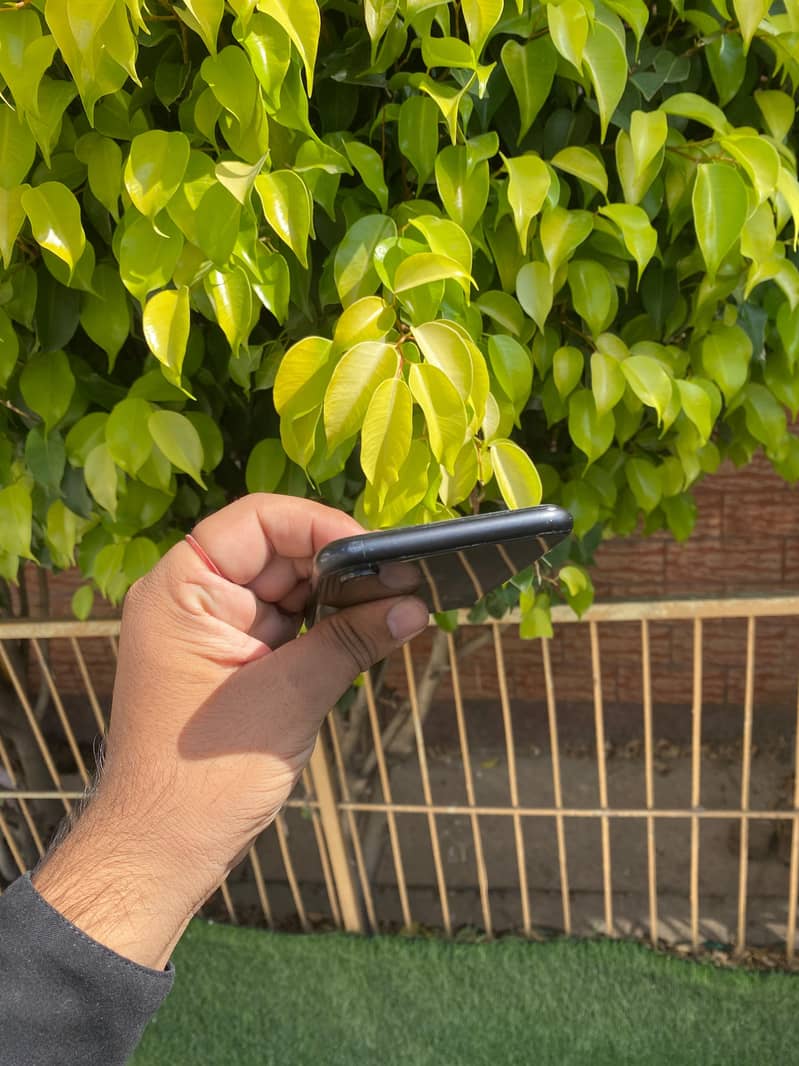iPhone XR 3