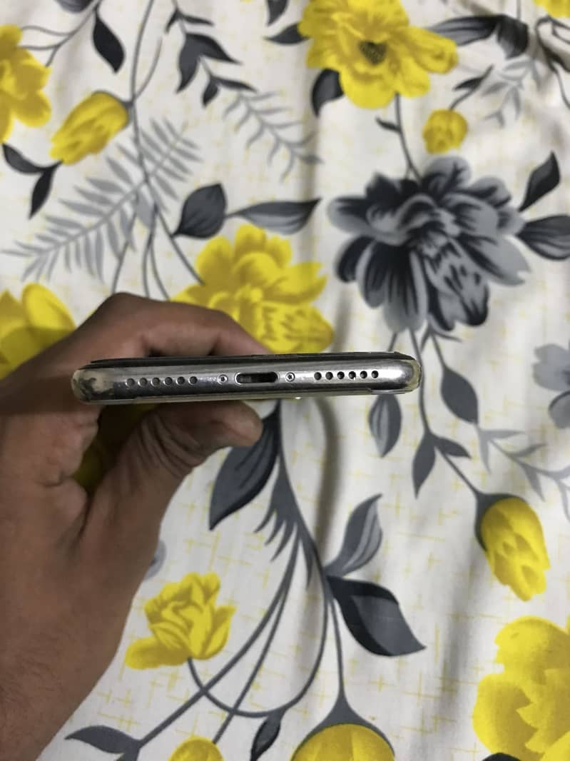 Apple iPhone X 3