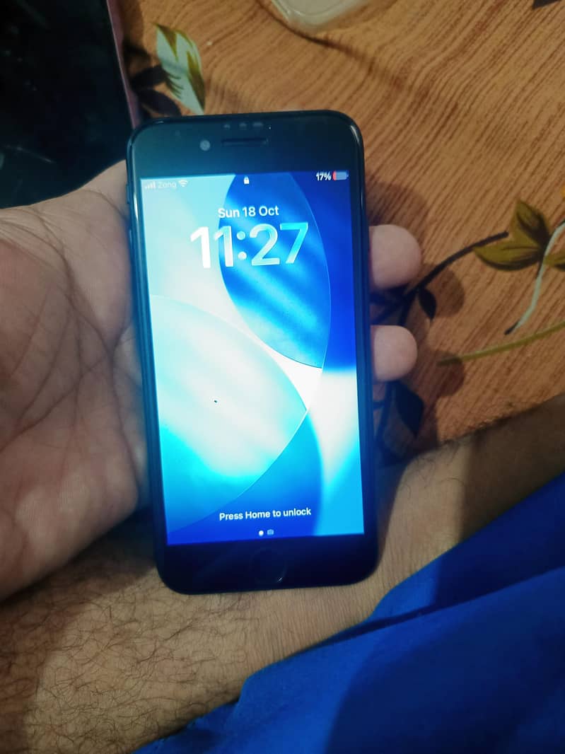 iPhone SE 2020 0