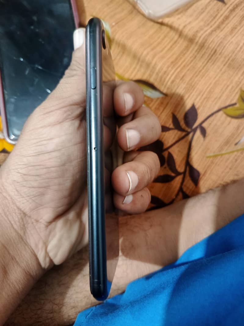 iPhone SE 2020 1