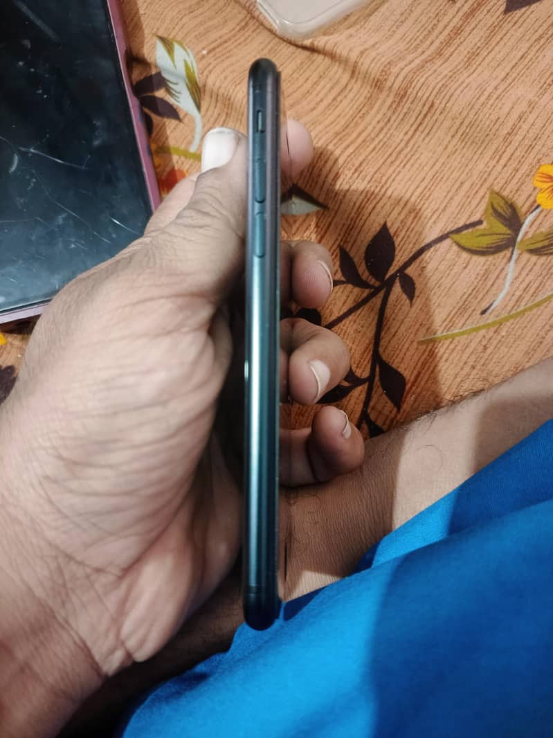iPhone SE 2020 3