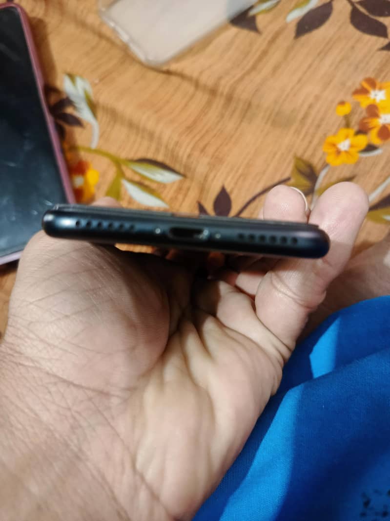 iPhone SE 2020 4