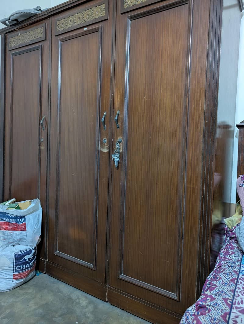 3 door Wardrobe 2