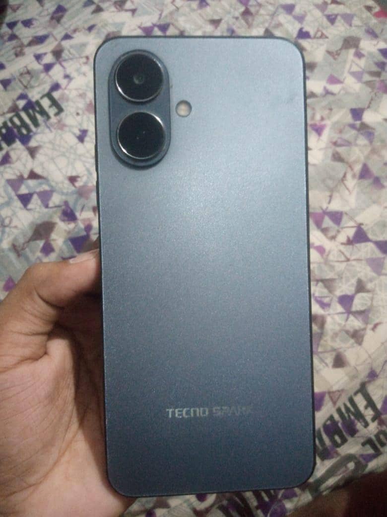 Tecno Spark Go 2 3